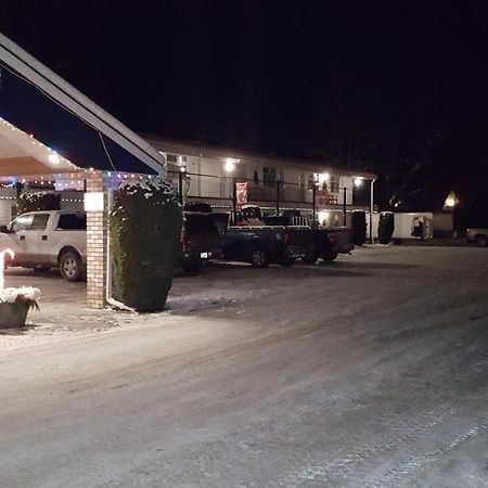 Anchor Riverfront Motel Sicamous Eksteriør bilde
