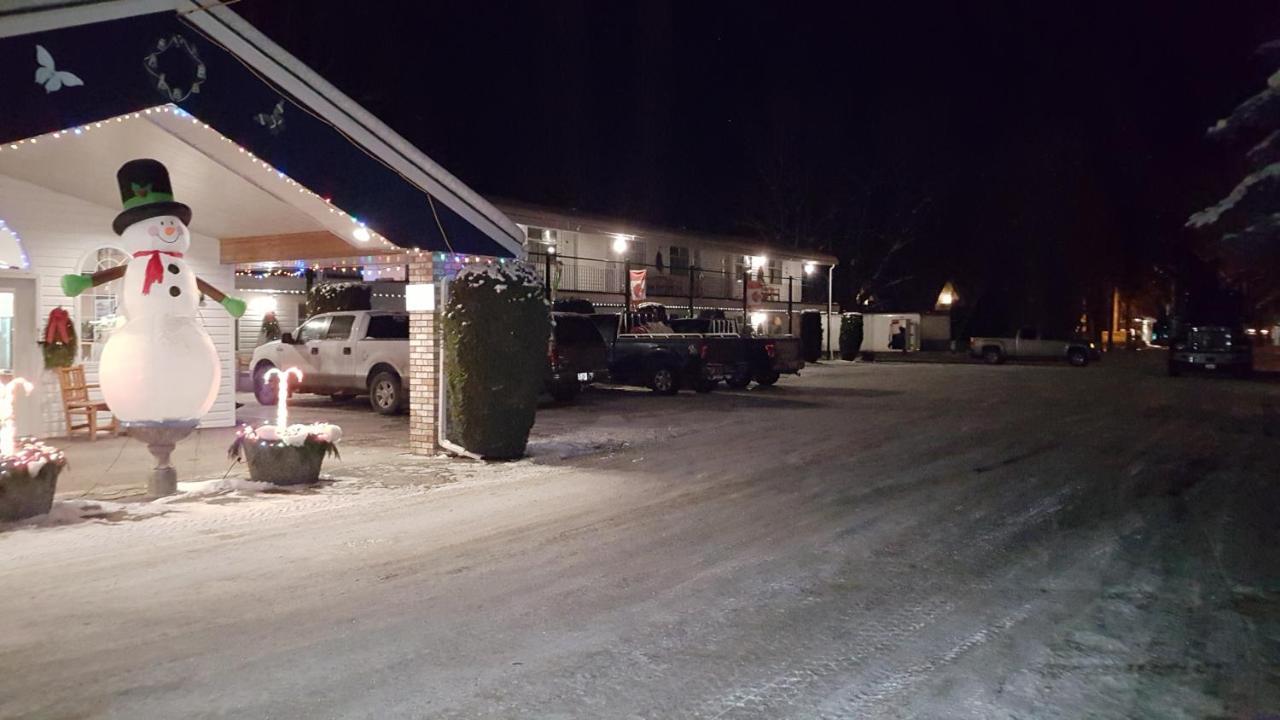 Anchor Riverfront Motel Sicamous Eksteriør bilde
