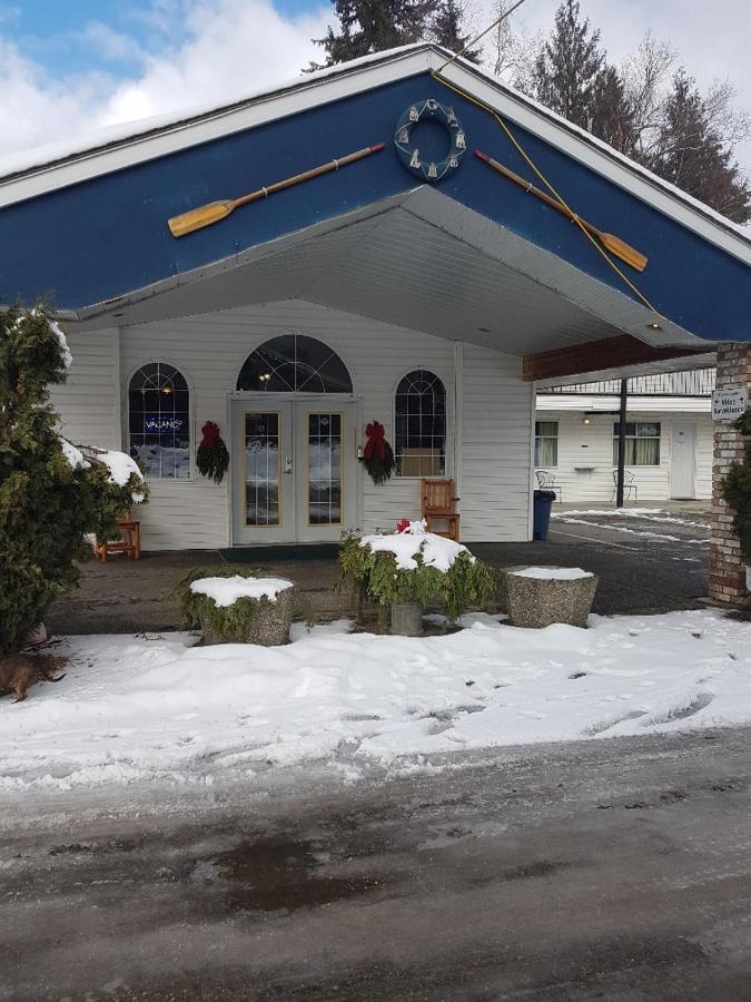 Anchor Riverfront Motel Sicamous Eksteriør bilde